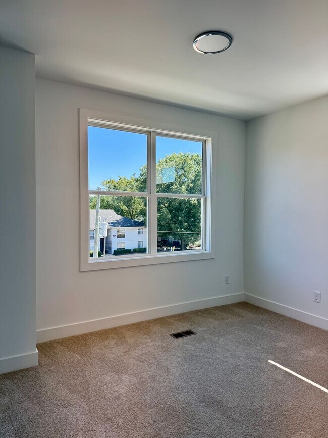 Building Photo - 1408 Sawyer Rd