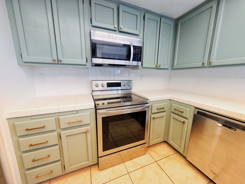 Building Photo - 45390 Driftwood Dr