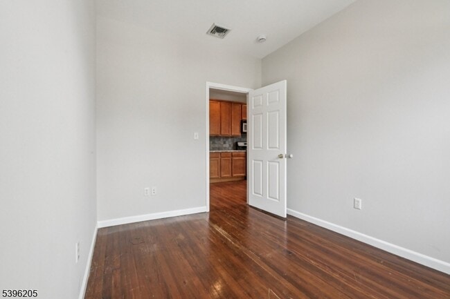 Building Photo - 507 Bloomfield Ave