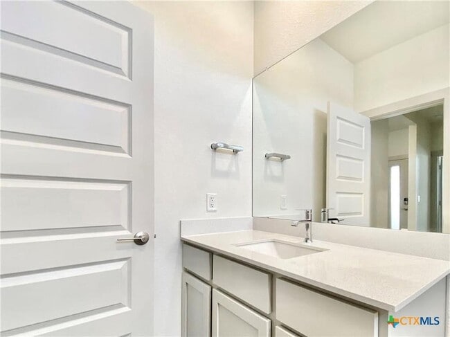 Building Photo - 100 Geminiflora Bend