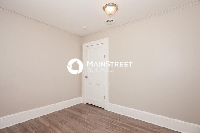 Building Photo - 3 Bedroom Pet-Friendly Home in Charlotte, NC with Main Street Renewal