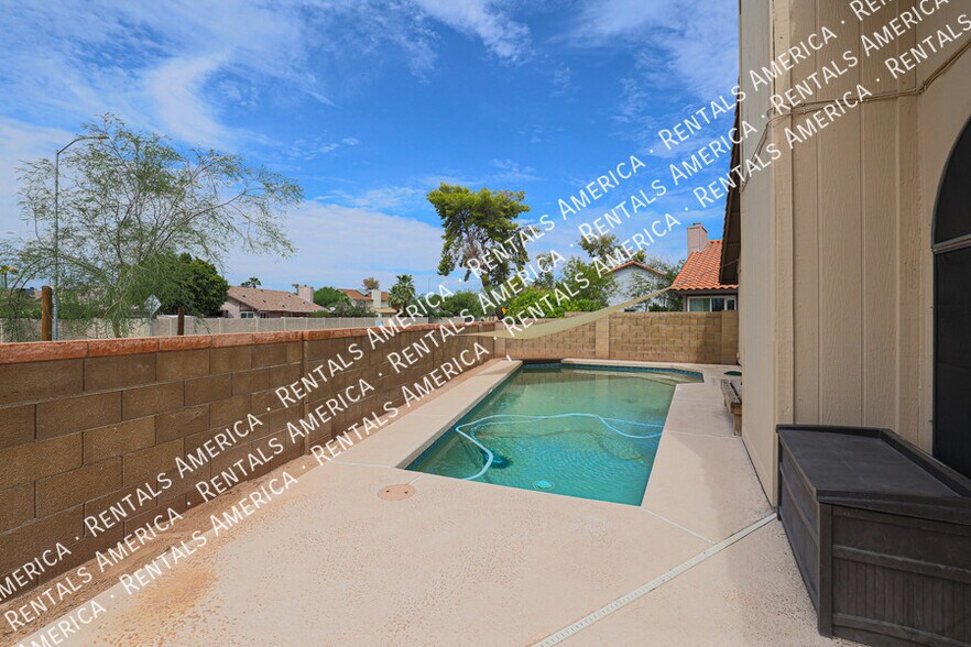 Building Photo - 2160 S Catarina-
