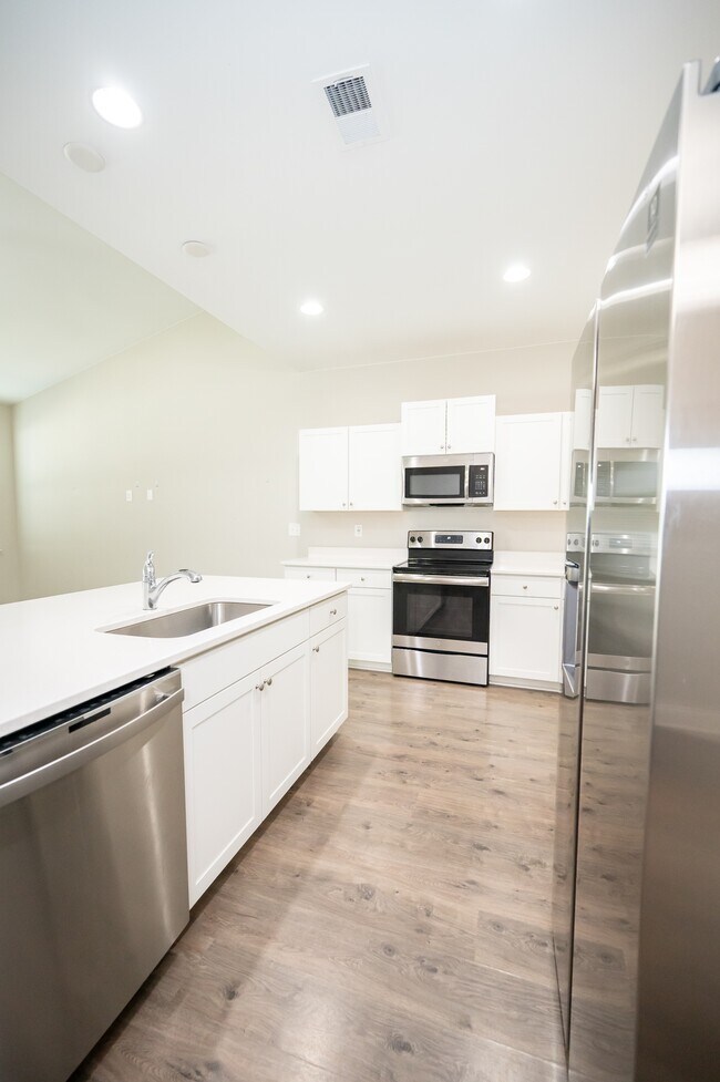Building Photo - 7801 Montview Rd