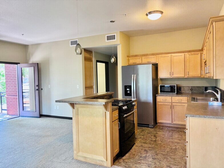 Building Photo - 1127 Broadway St NE