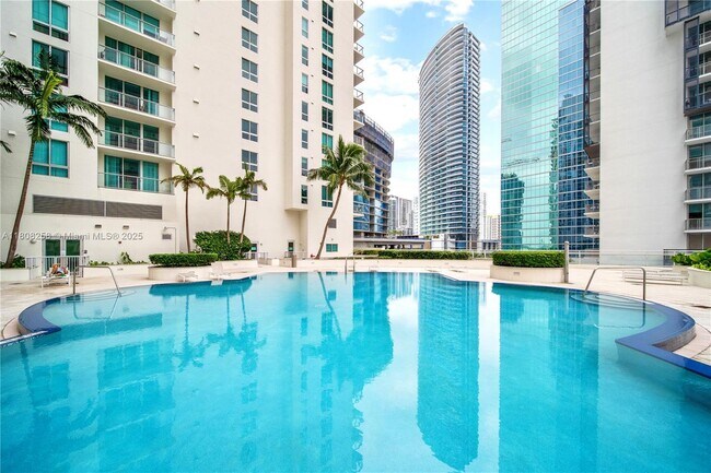 Building Photo - 300 S Biscayne Blvd