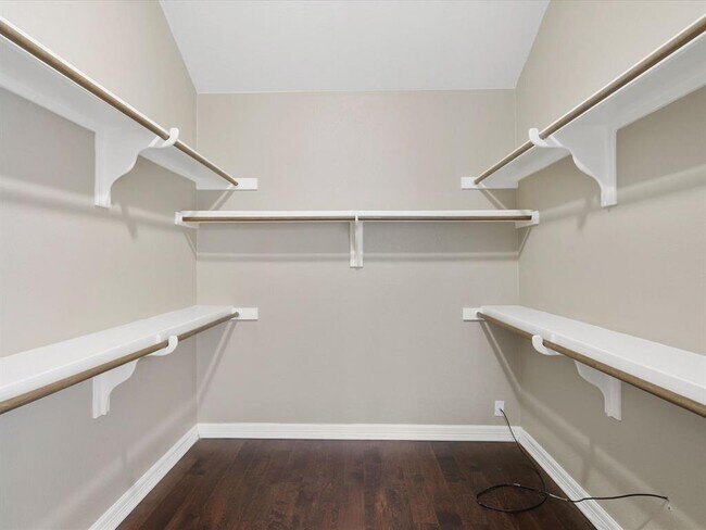 Building Photo - 1005 Overlook Bend