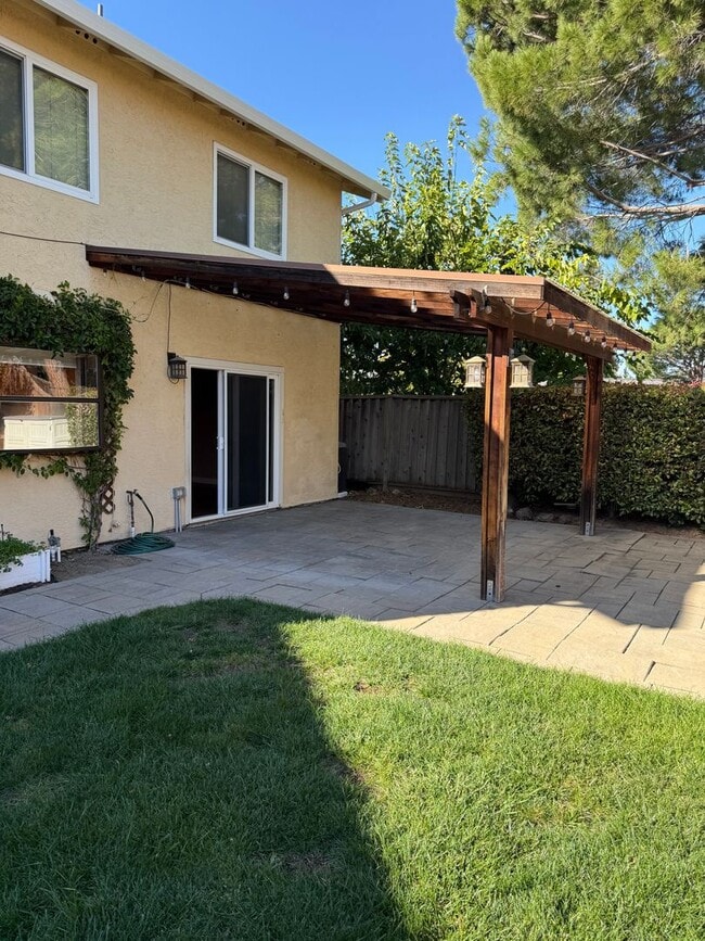 Building Photo - 290 Riverwood Cir