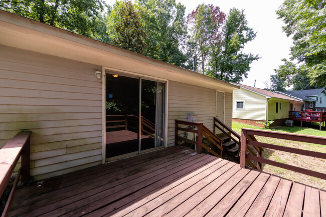 Building Photo - 4713 Belle Plaine Dr