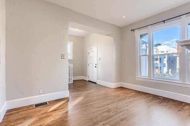 Building Photo - Stunning 4 bedroom, 4 bathroom home near Sloan's Lake!