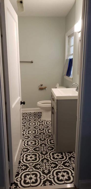 Building Photo - 50 Bishop Ln N