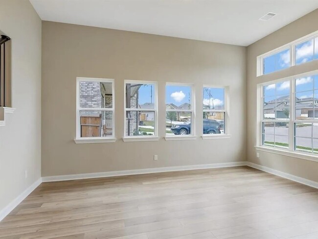 Building Photo - 7010 Lauren Oak Dr