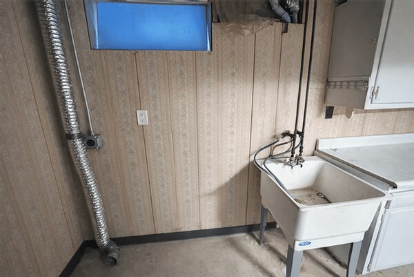 Building Photo - 532 E Greenlawn Ave