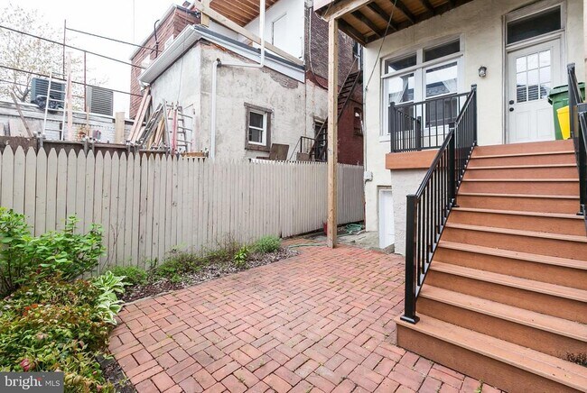 Building Photo - 2205 E Baltimore St