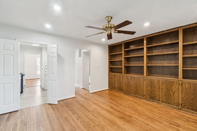 Building Photo - Wonderful, 4 level Arlington Brick townhome!