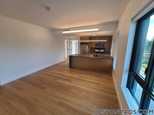 Building Photo - 83 Gardner St