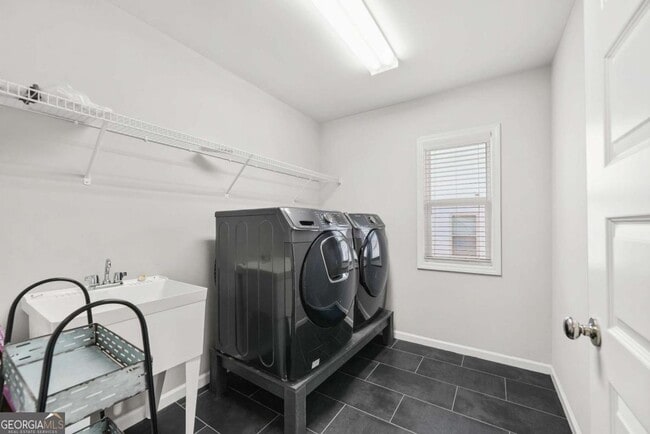 Building Photo - 2967 Silver Hill Terrace SE