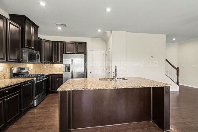 Building Photo - 11007 Discovery Dr NW