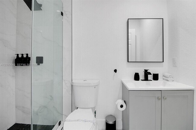 Building Photo - 18361 NE 20th Pl