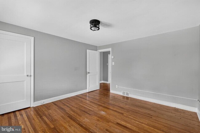 Building Photo - 351 W 22nd St