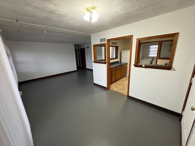 Building Photo - Lovely & Spacious 4-Bed, 2-Bath Single-Family Home Near Everything You Need