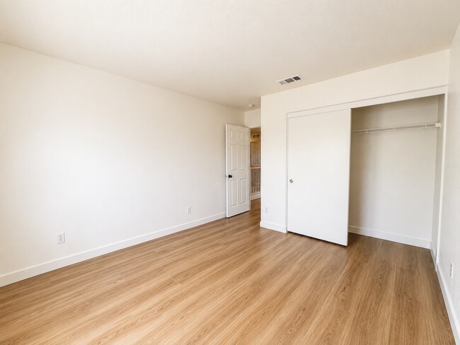 Building Photo - Beautifully Updated 5 Bedroom House with 3 Car Garage For Rent