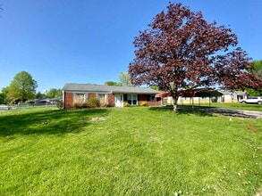 Building Photo - Great 4 Bedroom 2 Bathroom Red Brick Ranch Home in New Whiteland!