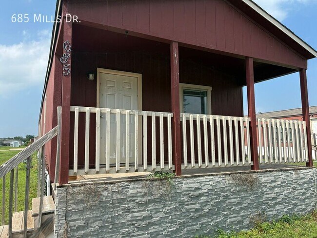 Building Photo - 685 W Mills Dr