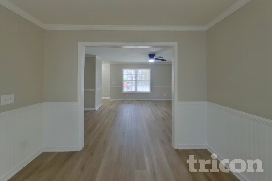 Building Photo - 229 Montclaire Cir