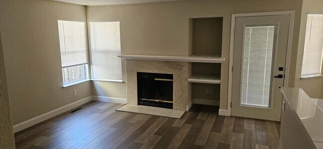 Building Photo - 270 Camelot Dr