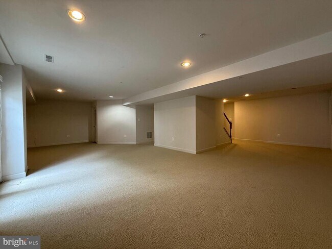 Building Photo - 4415 Medallion Dr