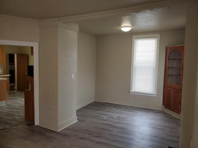 Building Photo - 112 14th St N