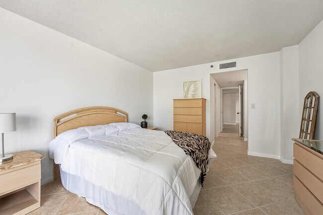 Building Photo - 2800 N Hwy A1A