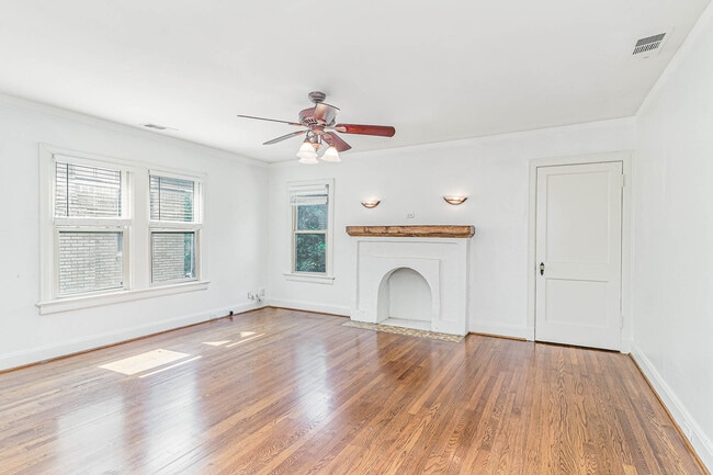 Building Photo - 5926 La Vista Dr