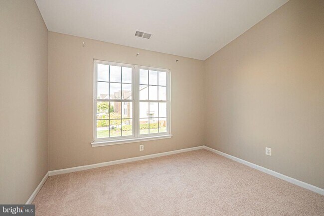 Building Photo - 22619 Upperville Heights Square