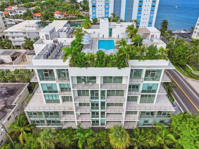 Building Photo - 10281 W Bay Harbor Dr