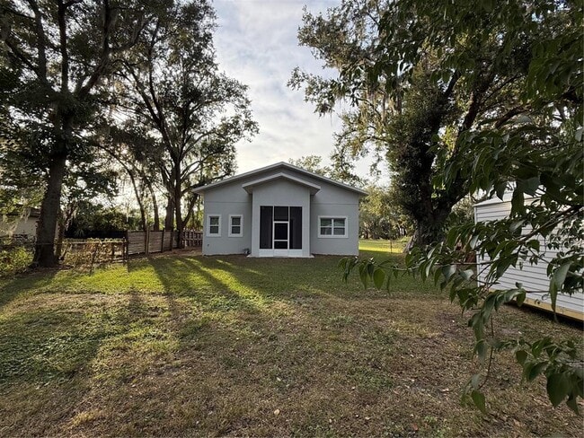 Building Photo - 14 S Forest St