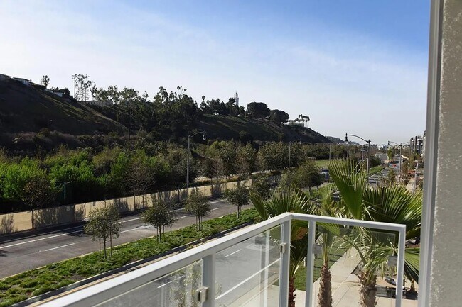 Balcony - 12655 Bluff Creek Dr