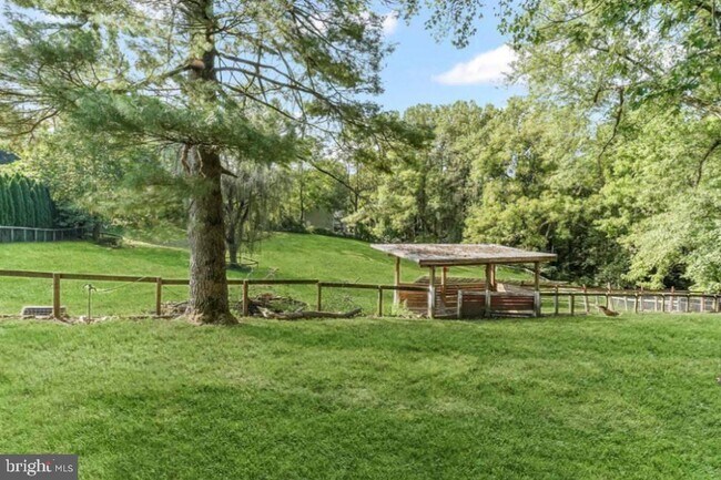 Building Photo - 990 Chesterville Rd