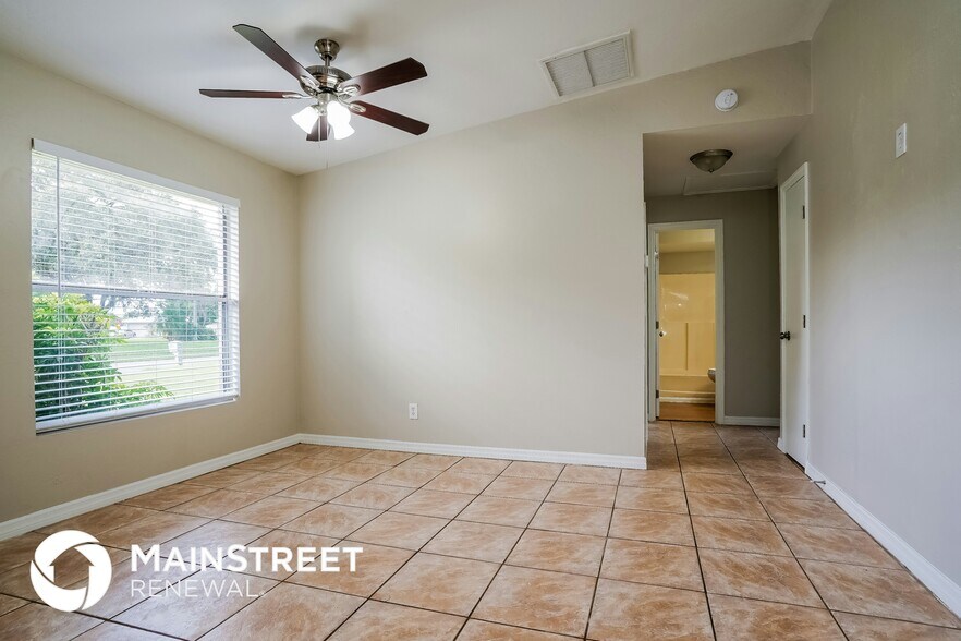 Building Photo - 15860 Willoughby Ln