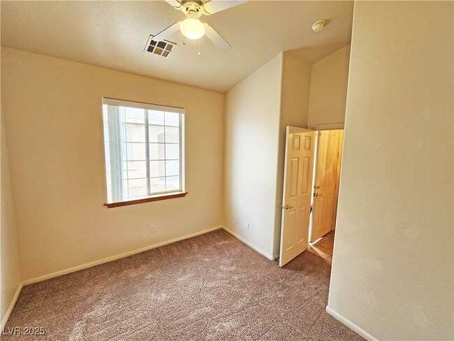 Building Photo - 1110 Red Butte St
