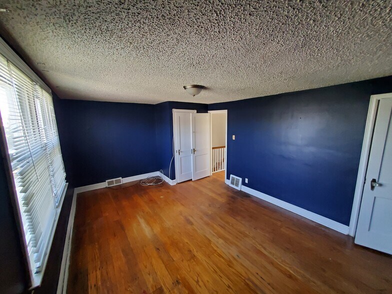 Building Photo - 8028 Fayette St