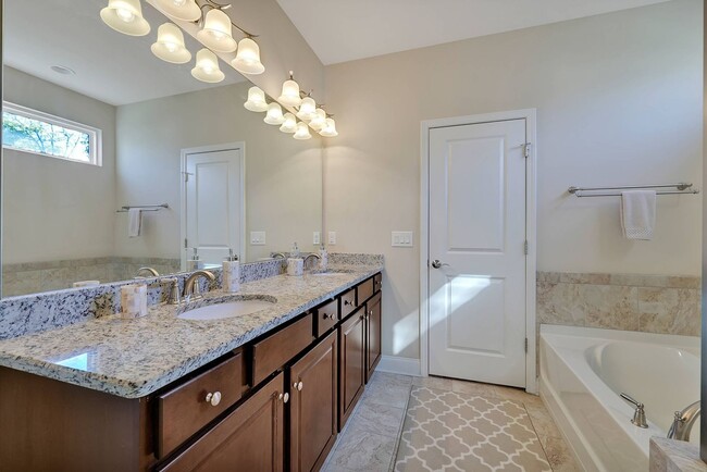 Building Photo - Sparkling clean 4 bedroom home in Spring H...