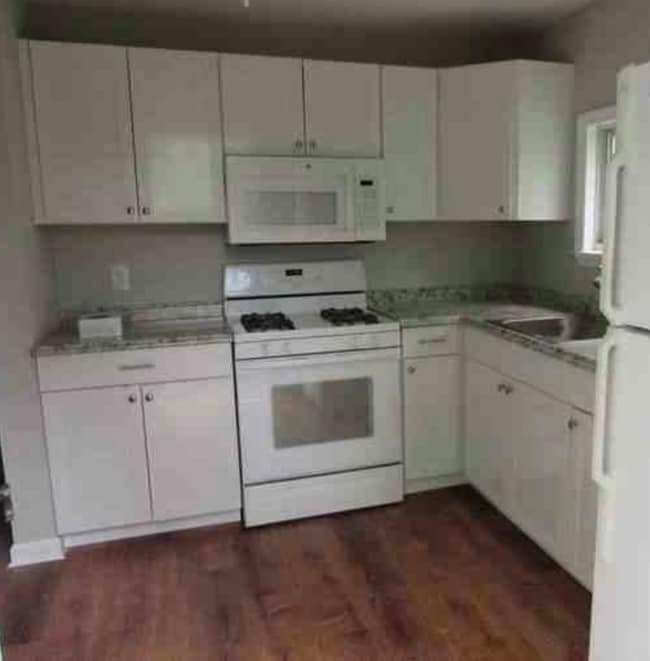Primary Photo - 24 Steinhardt Ave