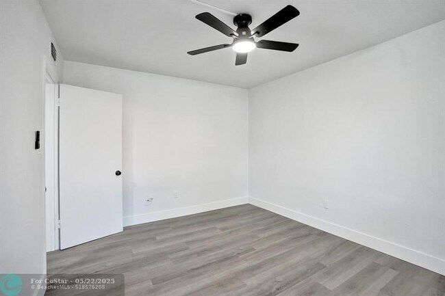 Building Photo - 1821 Middle River Dr