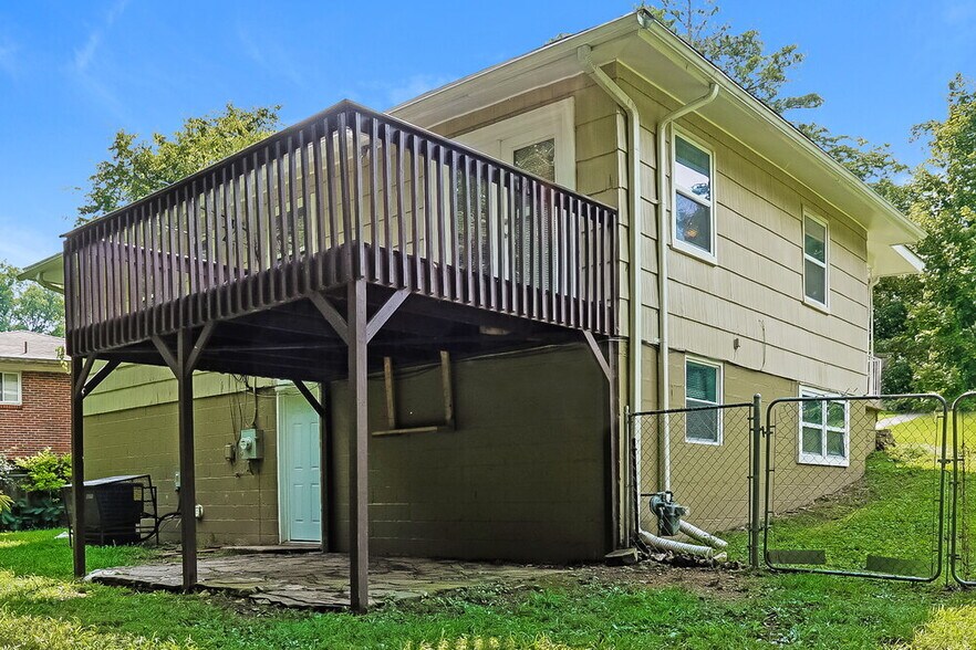 Building Photo - 748 Barclay Ln