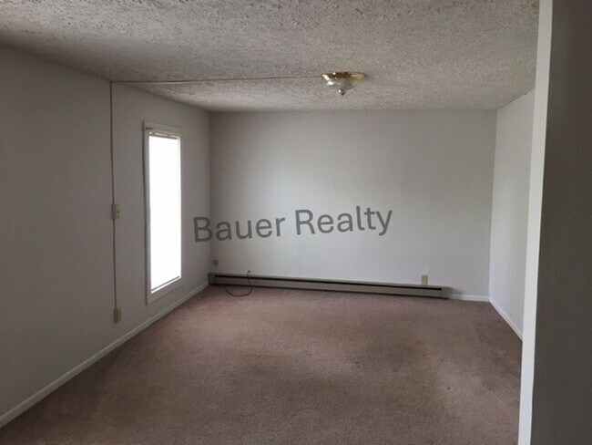 Building Photo - tb200r