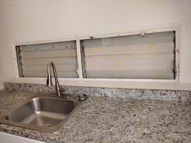 Building Photo - 1018 June Terrace