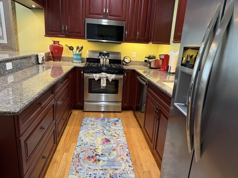 Building Photo - 3319 W Granada St