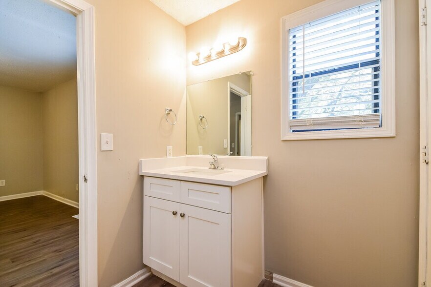 Building Photo - 5461 Austell Rd