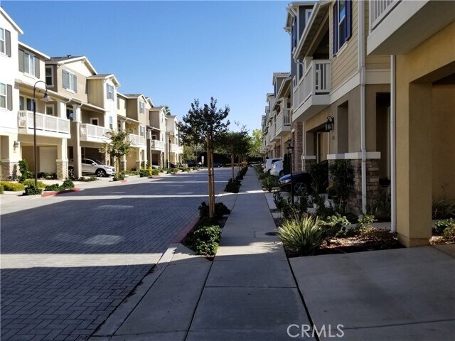 Building Photo - 371 N Bellarose Way